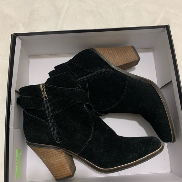 Dolce Vita  Zip up Booties - Picture 4 of 7